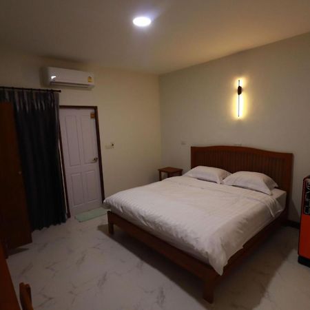 Bk Hotel Mae Sariang Exterior photo