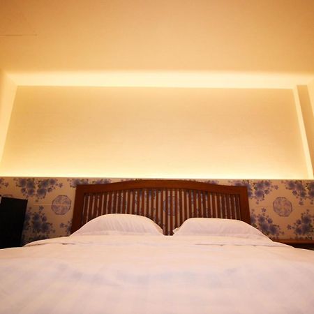 Bk Hotel Mae Sariang Exterior photo
