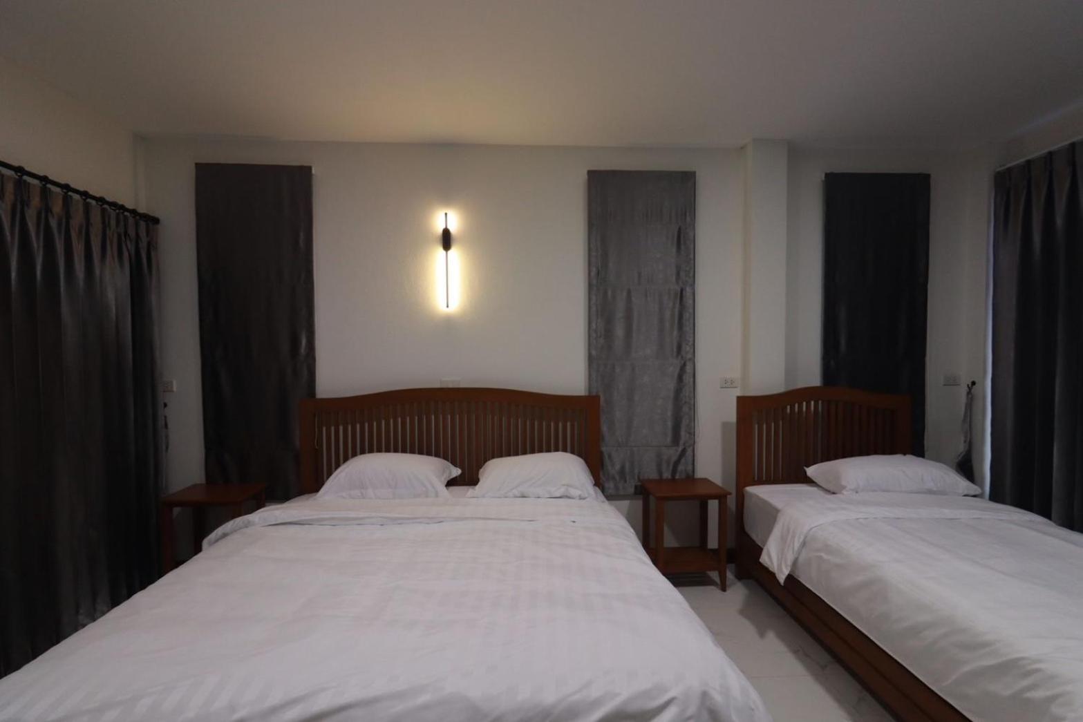 Bk Hotel Mae Sariang Exterior photo