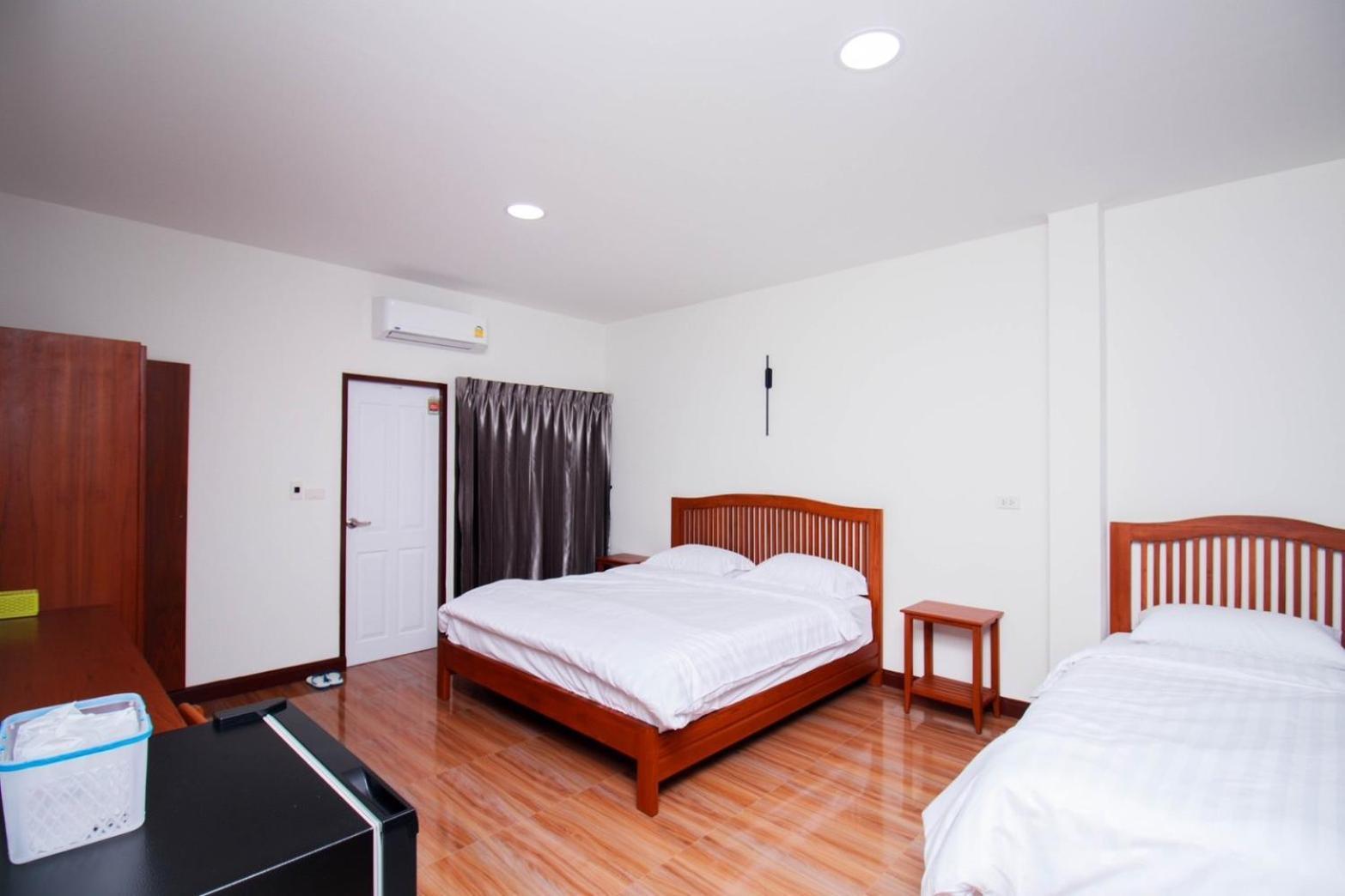 Bk Hotel Mae Sariang Exterior photo