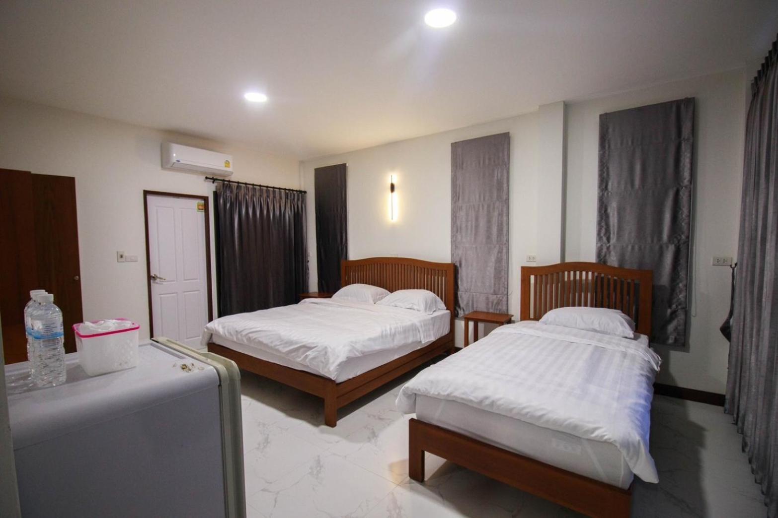 Bk Hotel Mae Sariang Exterior photo