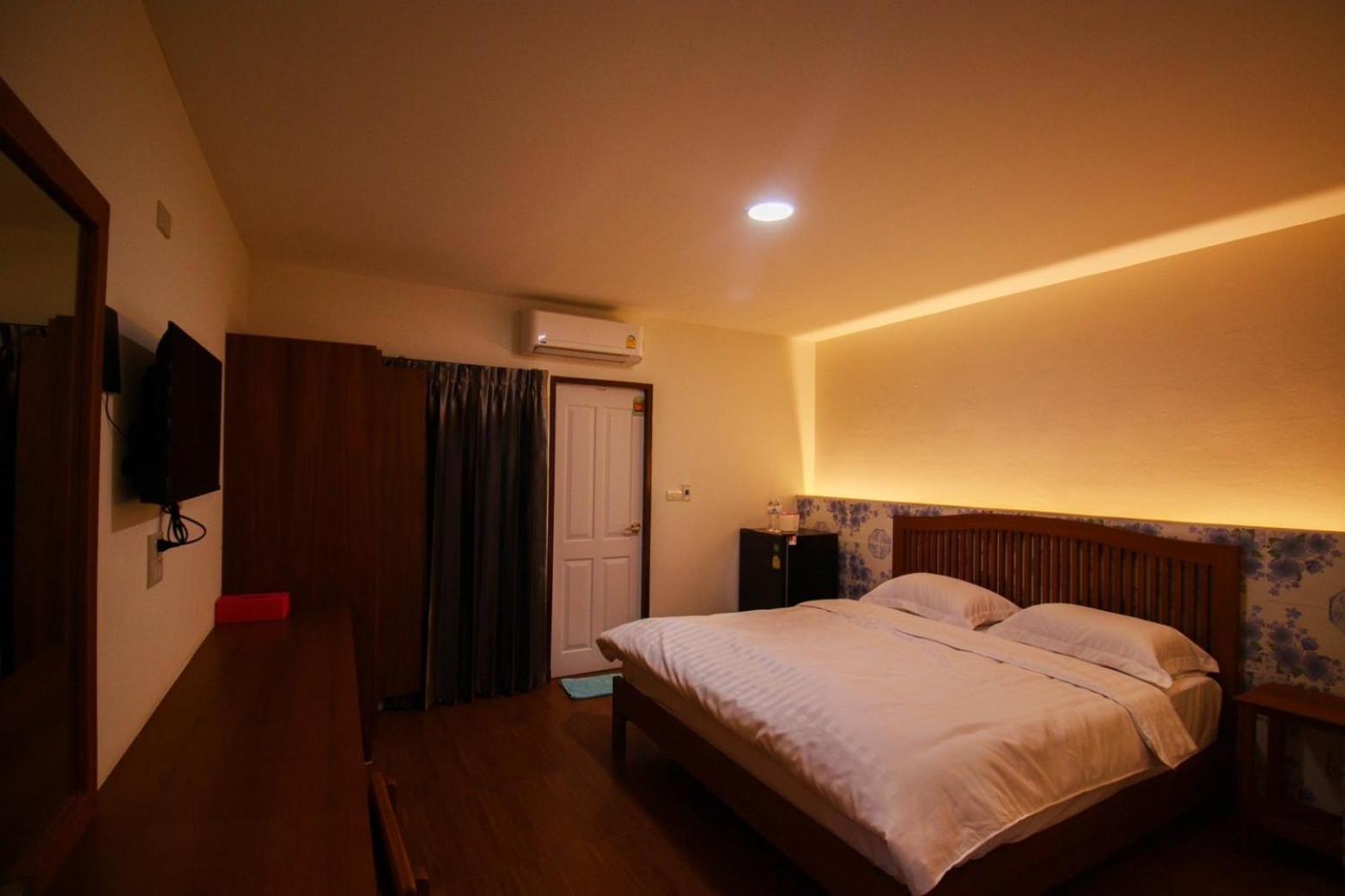 Bk Hotel Mae Sariang Exterior photo
