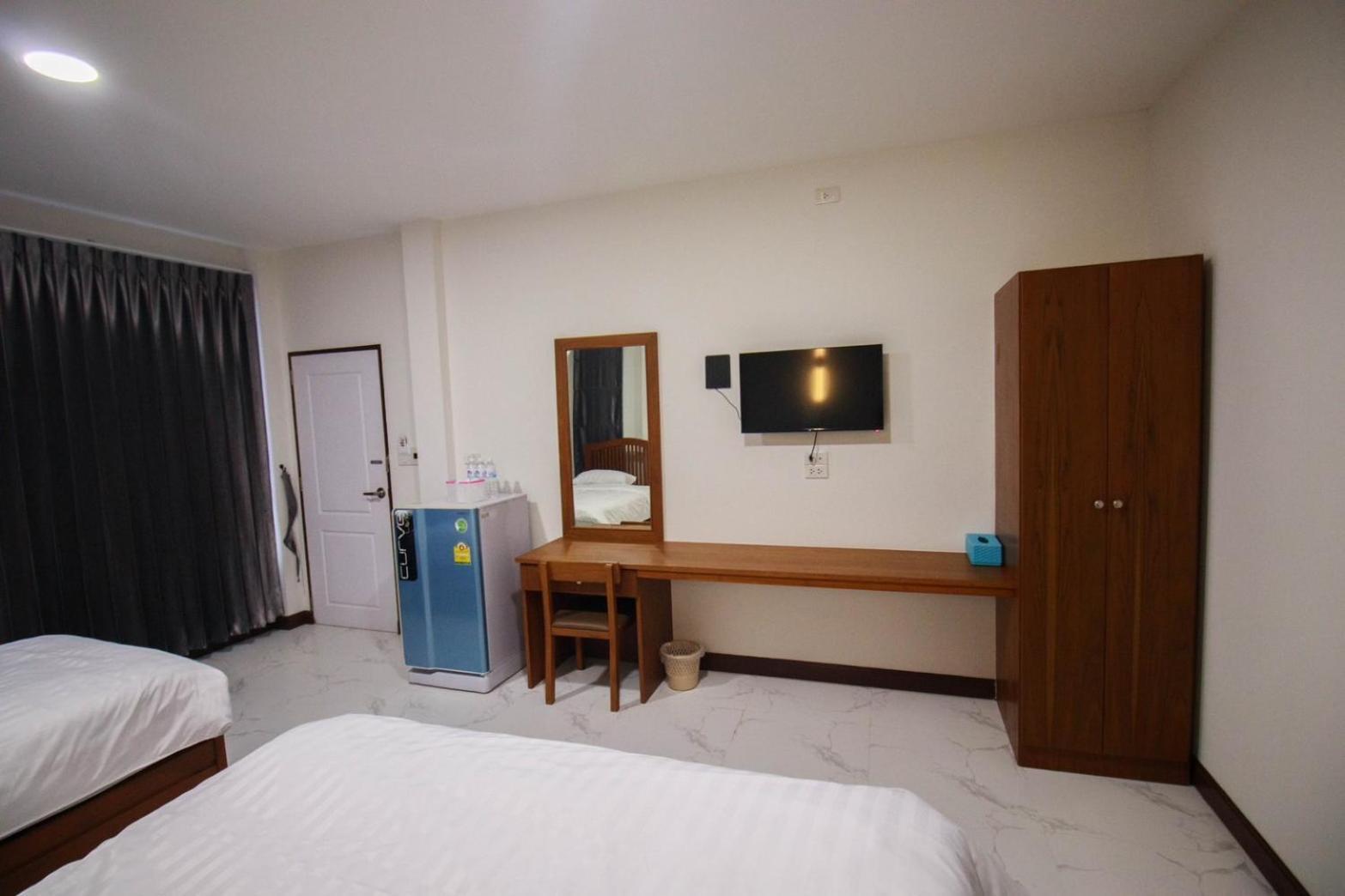 Bk Hotel Mae Sariang Exterior photo