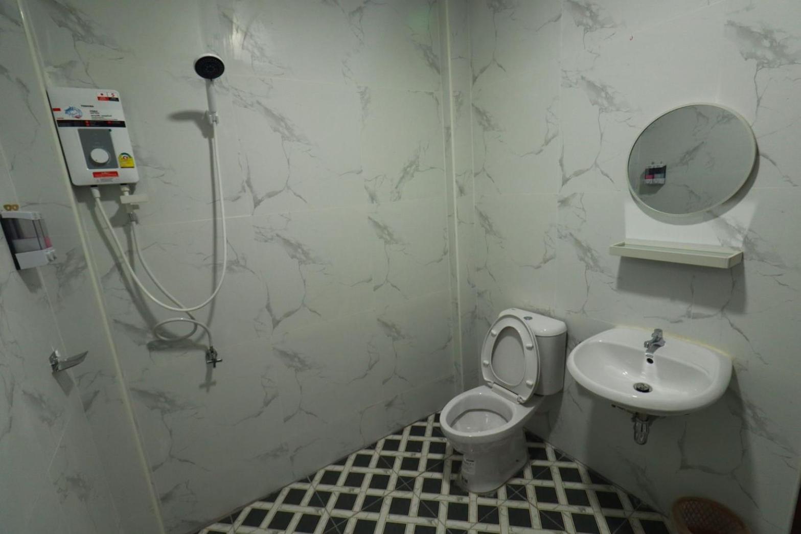 Bk Hotel Mae Sariang Exterior photo
