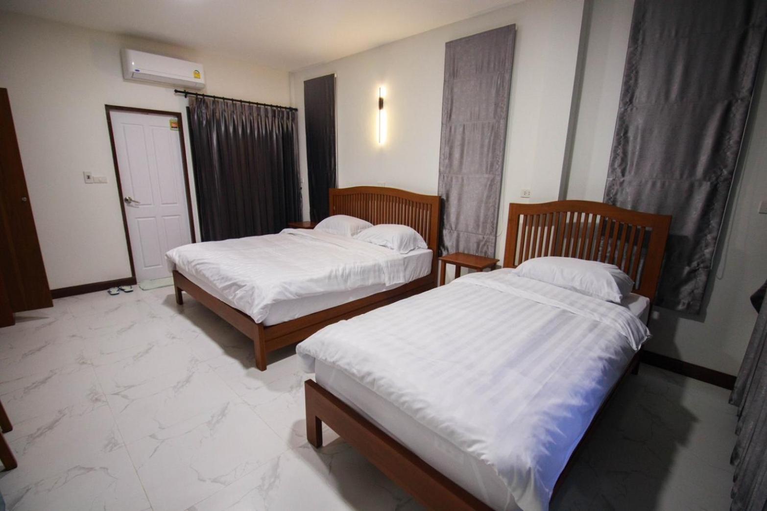 Bk Hotel Mae Sariang Exterior photo