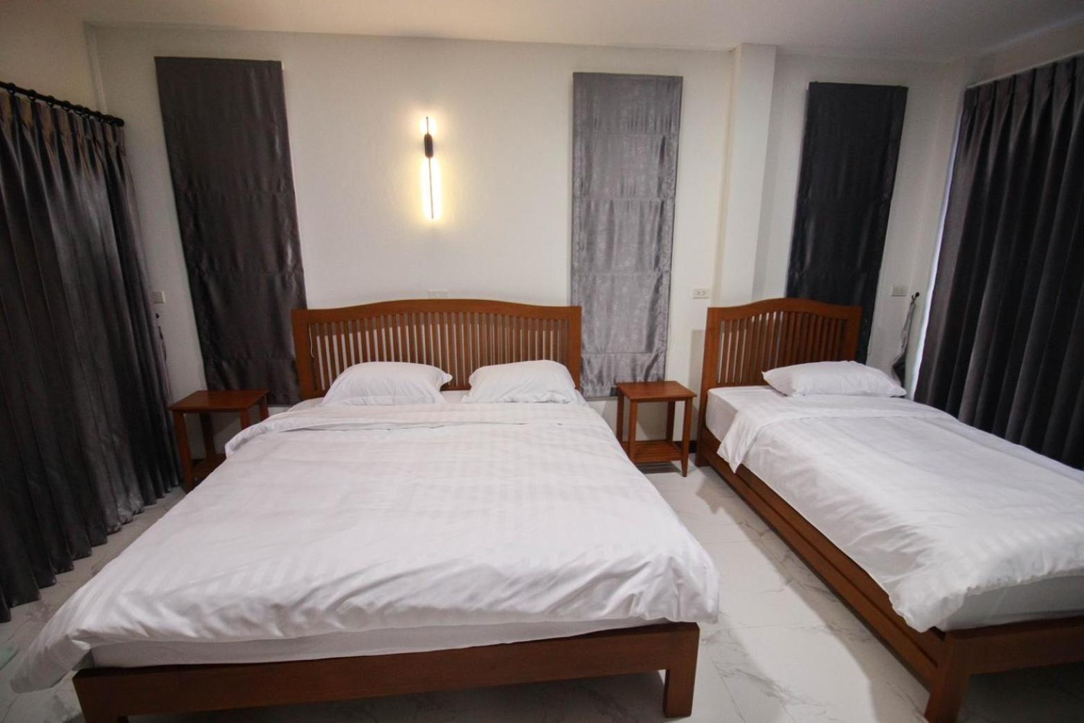 Bk Hotel Mae Sariang Exterior photo