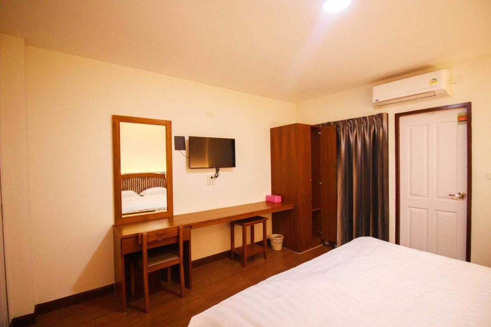 Bk Hotel Mae Sariang Exterior photo